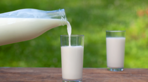 5-reasons-to-buy-milk-in-glass-bottles-300x167